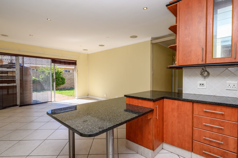 3 Bedroom Property for Sale in Summerstrand Eastern Cape